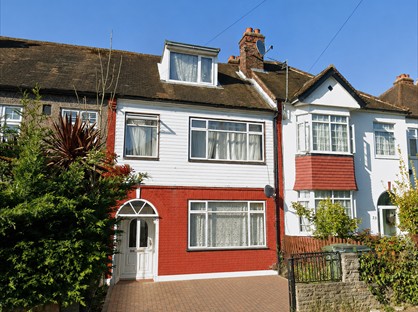 4 Bed Semi-Detached House, Penderry Rise, SE6