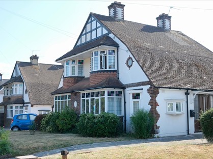 3 Bed Semi-Detached House, Pickhurst Lane, BR4