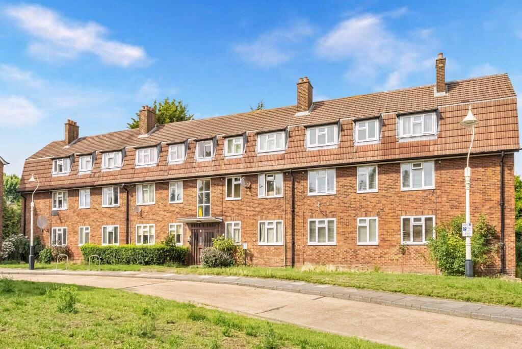 Studio Flat, Walpole Close, W13