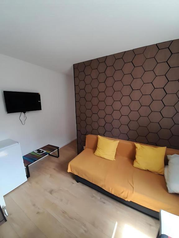 2 Bed Flat, Kingsland Road, CF5 photo 5