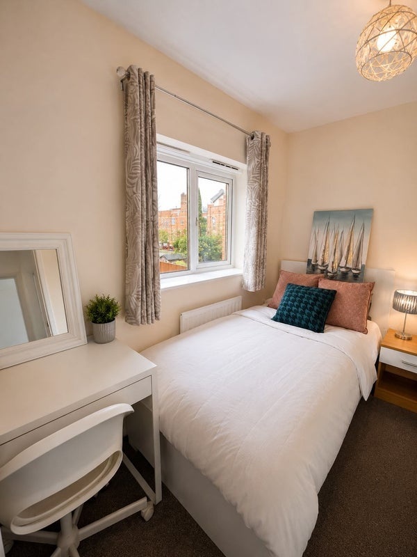 Room in a Shared House, Ellis St, M15