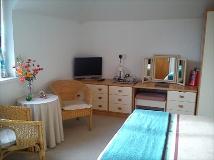 Bedsit, Waye Farm, PL21
