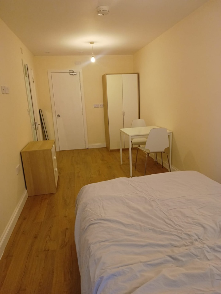 Room in a Shared House, Nuns Way, CB4