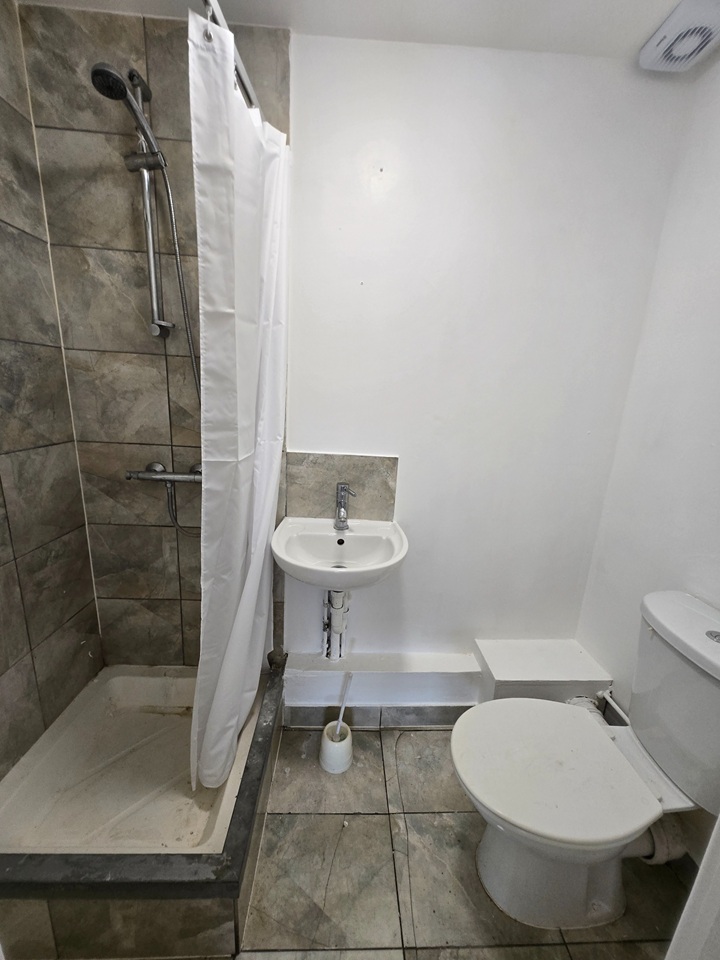 Studio Flat, Larkhall Lane, SW4 photo 3
