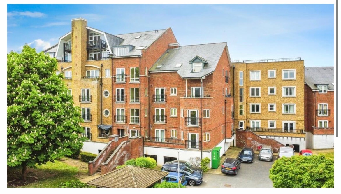 2 Bed Flat, Iliffe Close, RG1