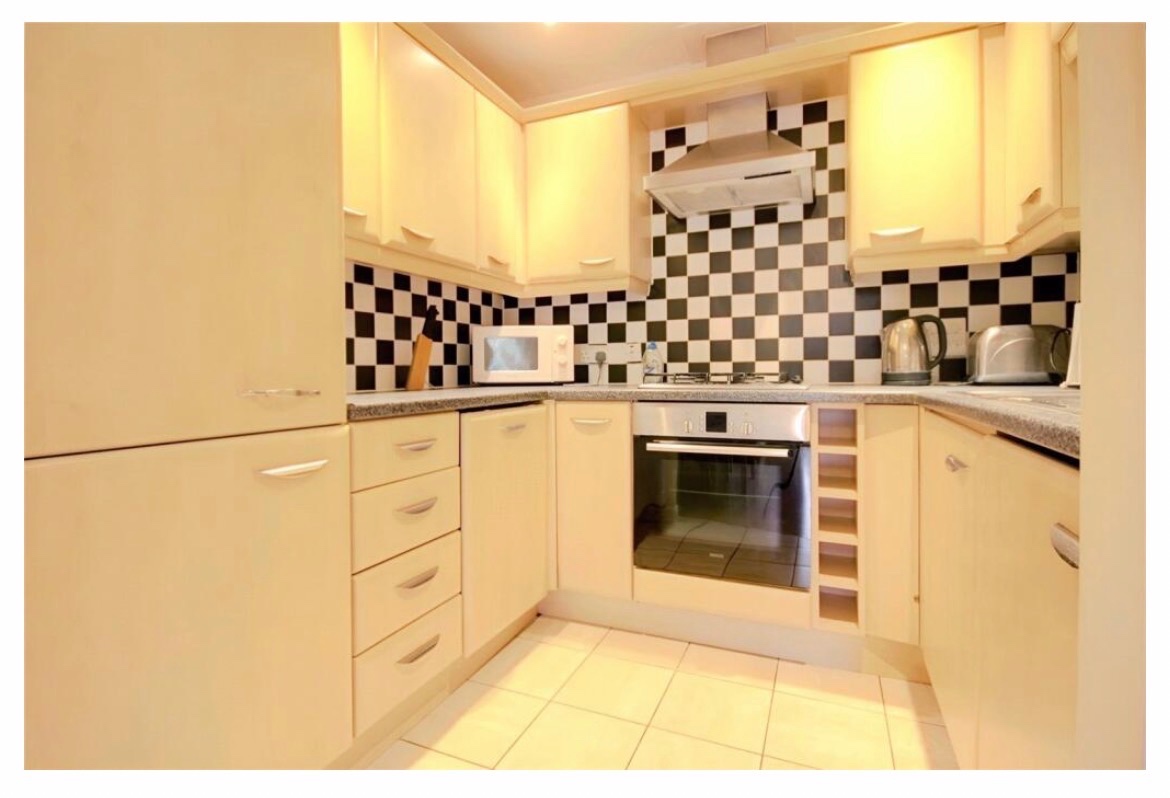 2 Bed Flat, Iliffe Close, RG1 photo 5