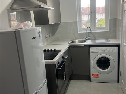 Studio Flat, Comyns Road, RM9