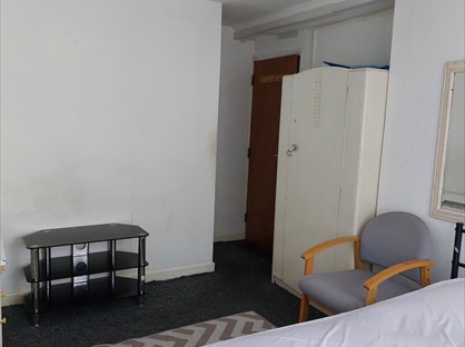 Room in a Shared House, Eastbridge, SL2