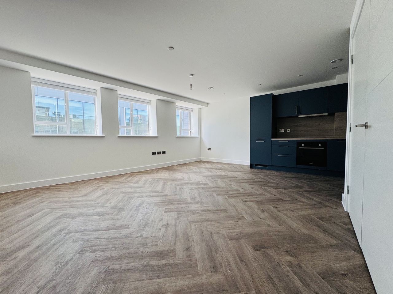 1 Bed Penthouse, Fountain Court, B4