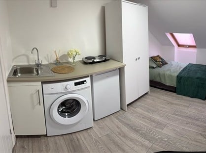 Studio Flat, Thant Close, E10