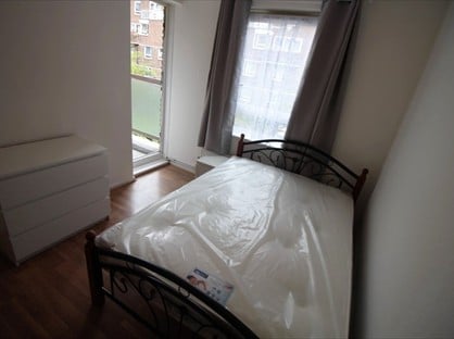Room in a Shared Flat, Dowson House, E1