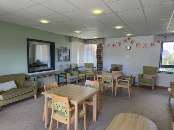 2 Bed Flat, Shallcross Court, L6 photo 2