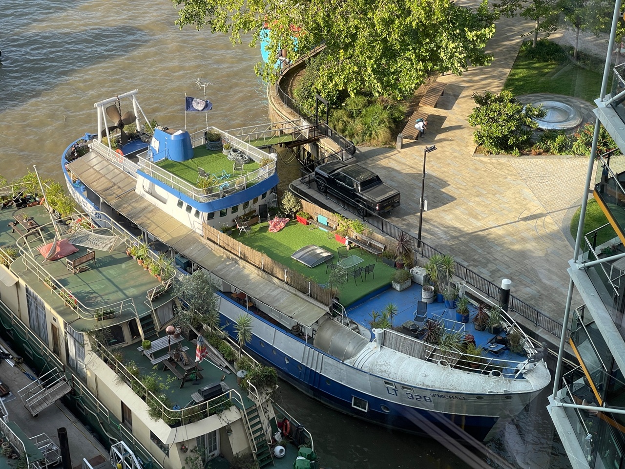 2 Bed House Boat, London, SW11