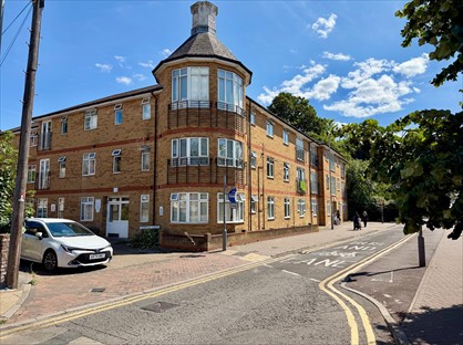1 Bed Flat, Temple End, HP13
