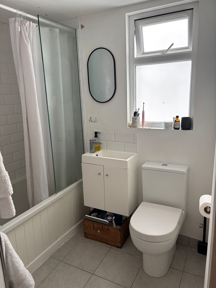 1 Bed Flat, Ditchling Rise, BN1 photo 4