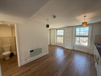 1 Bed Flat, Woolwich High St, SE18