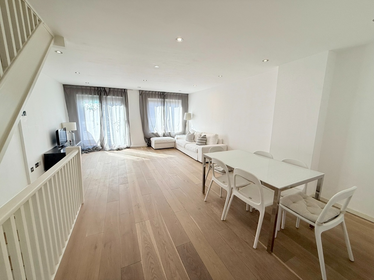 3 Bed Terraced House, Cinnamon St, E1W