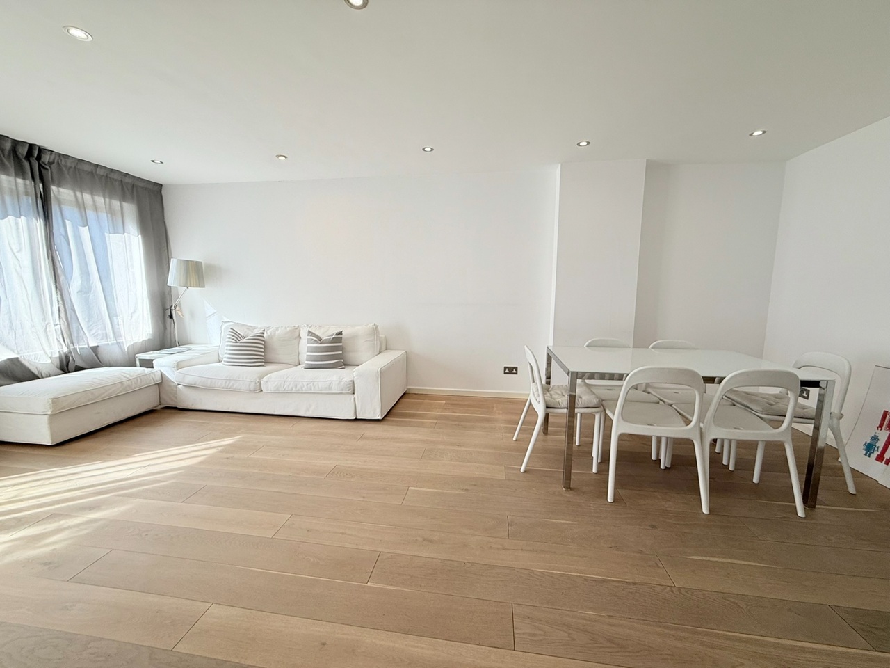 3 Bed Terraced House, Cinnamon St, E1W photo 4