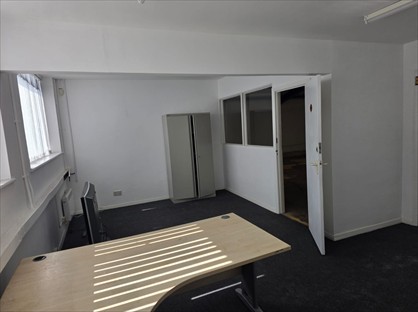 2 Bed Maisonette, Second Avenue, SO15