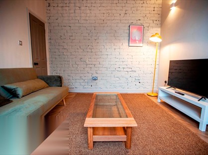 Room in a Shared House, Monton St, M14