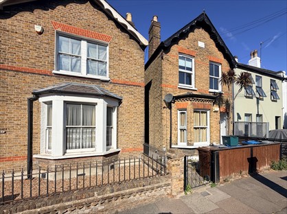 1 Bed Flat, Russell Road, SW19