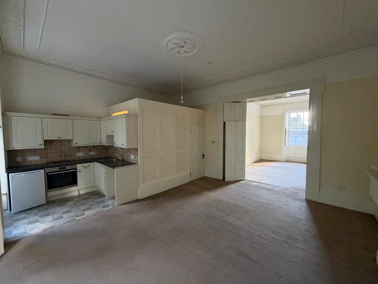 2 Bed Flat, Caledonia Place, BS8 photo 2