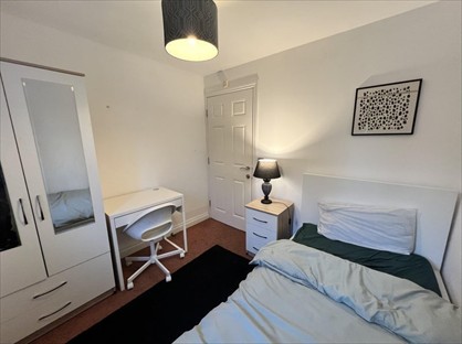 Room in a Shared House, Edgecote Close, M22