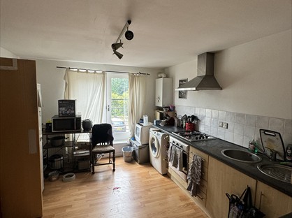 2 Bed Flat, Woodland Lane, LS7