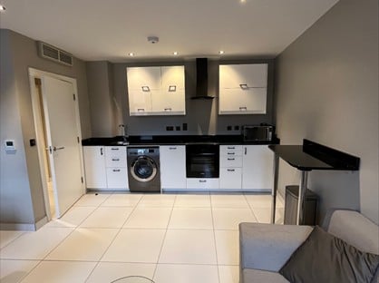 1 Bed Flat, Park Square East, LS1