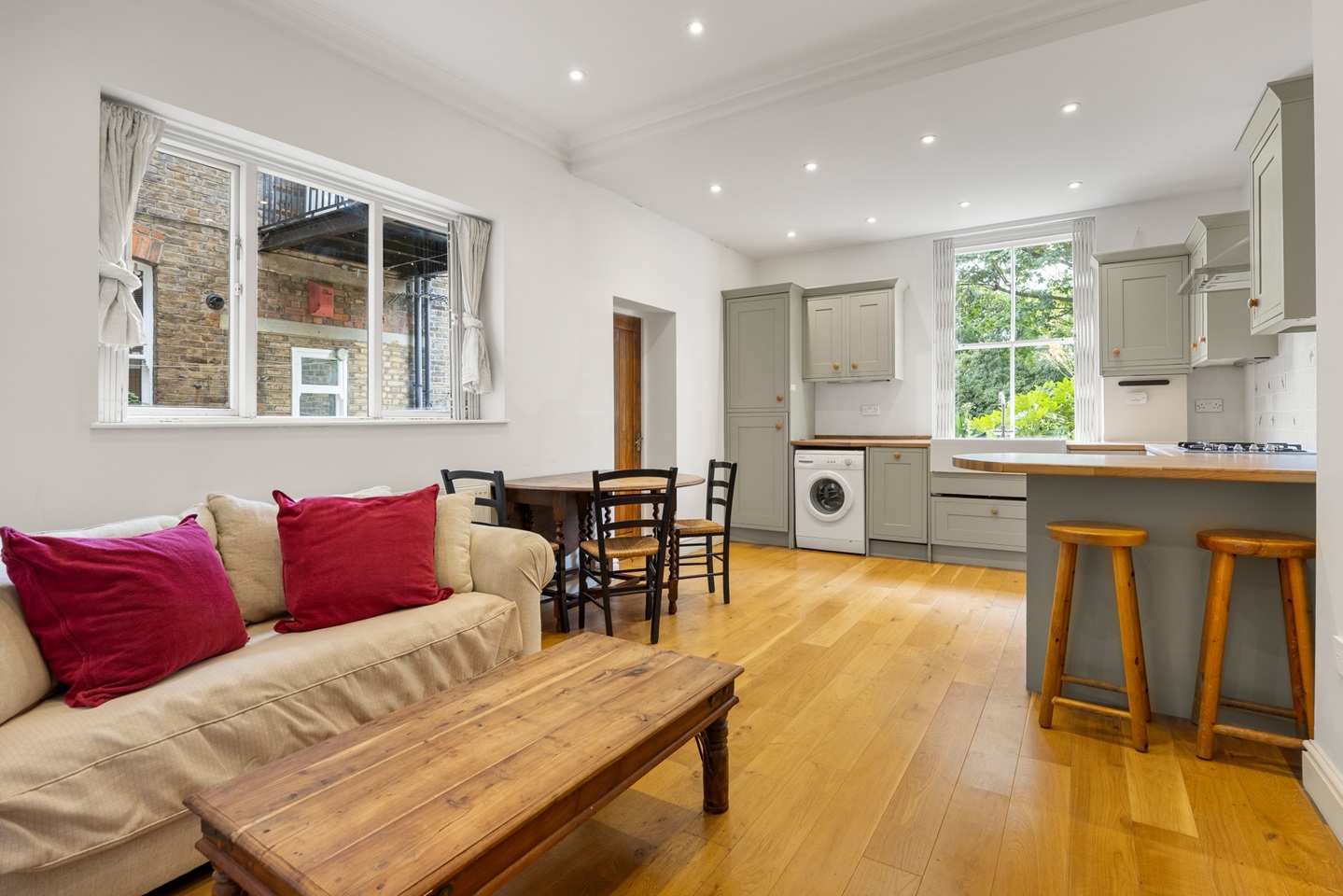 2 Bed Flat, Cranworth Gardens, SW9 photo 2