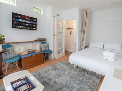 Studio Flat, Chesham Court, SW18
