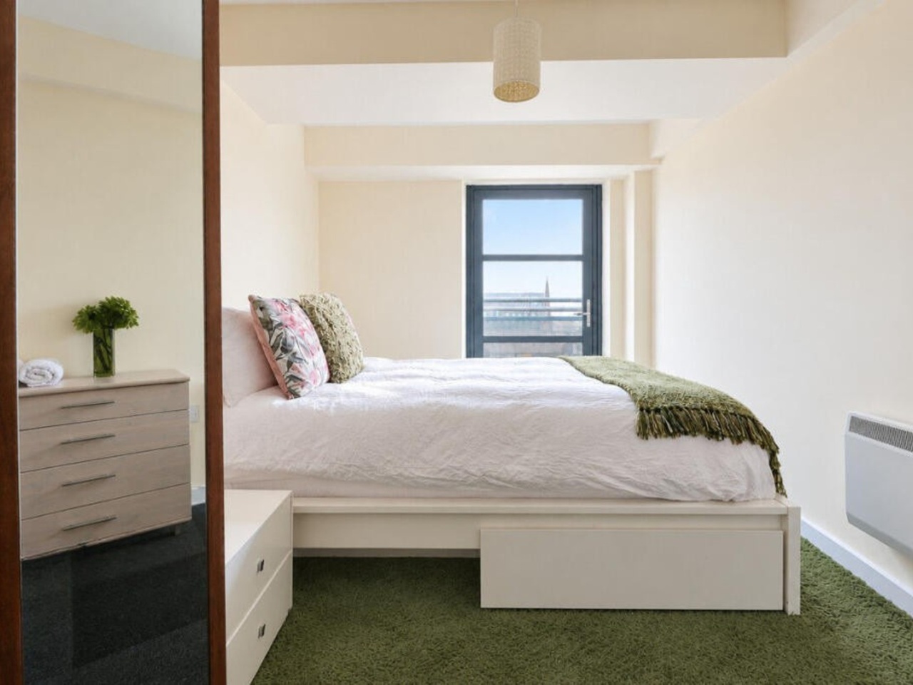 2 Bed Flat, West Point, S1 photo 3