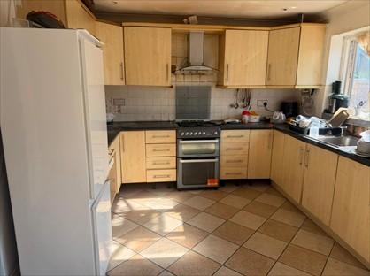 Room in a Shared House, Holmwood Road, IG3