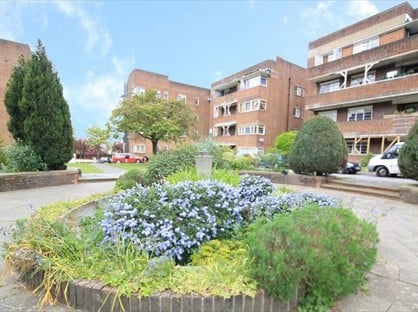 1 Bed Flat, Dorchester Court, SE24