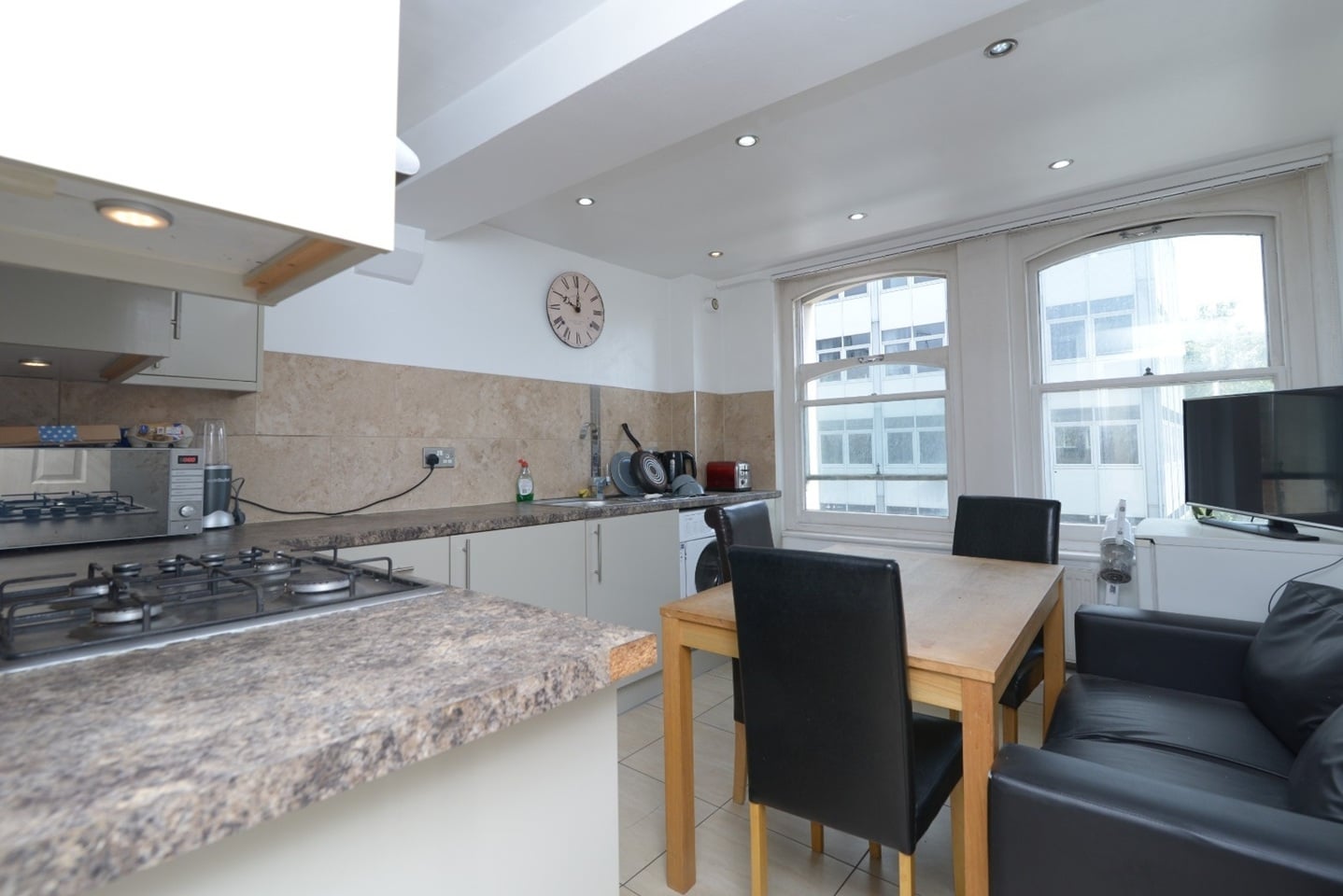 2 Bed Flat, Charterhouse Buildings, EC1M photo 3