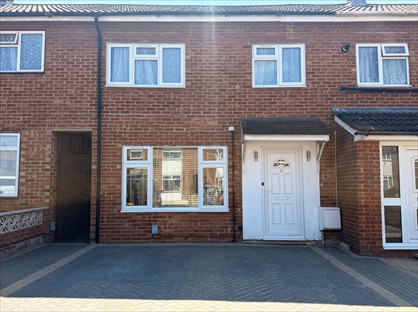 3 Bed Terraced House, Leaf Road, LU5