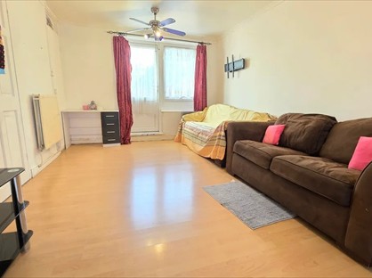 3 Bed Flat, Bradwell Avenue, RM10