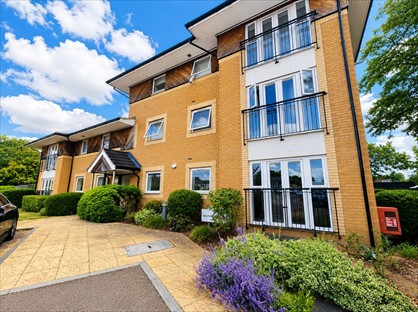 2 Bed Flat, Southwood Court, RM11