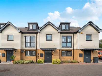 4 Bed End Terrace, Becket Close Woodford Green, IG8