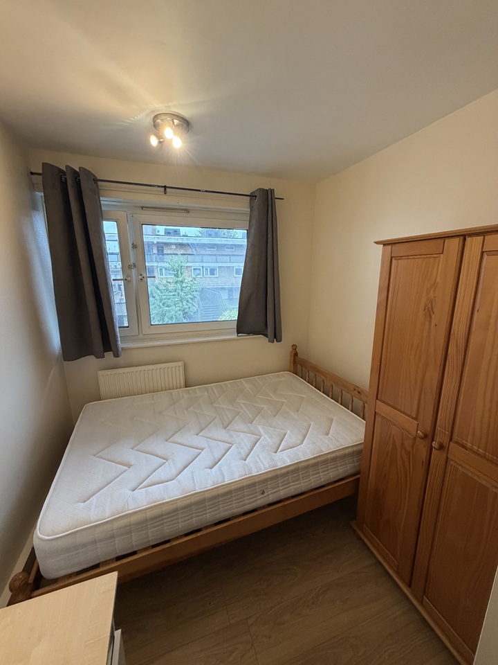 4 Bed Flat, Lampeter Square, W6 photo 4
