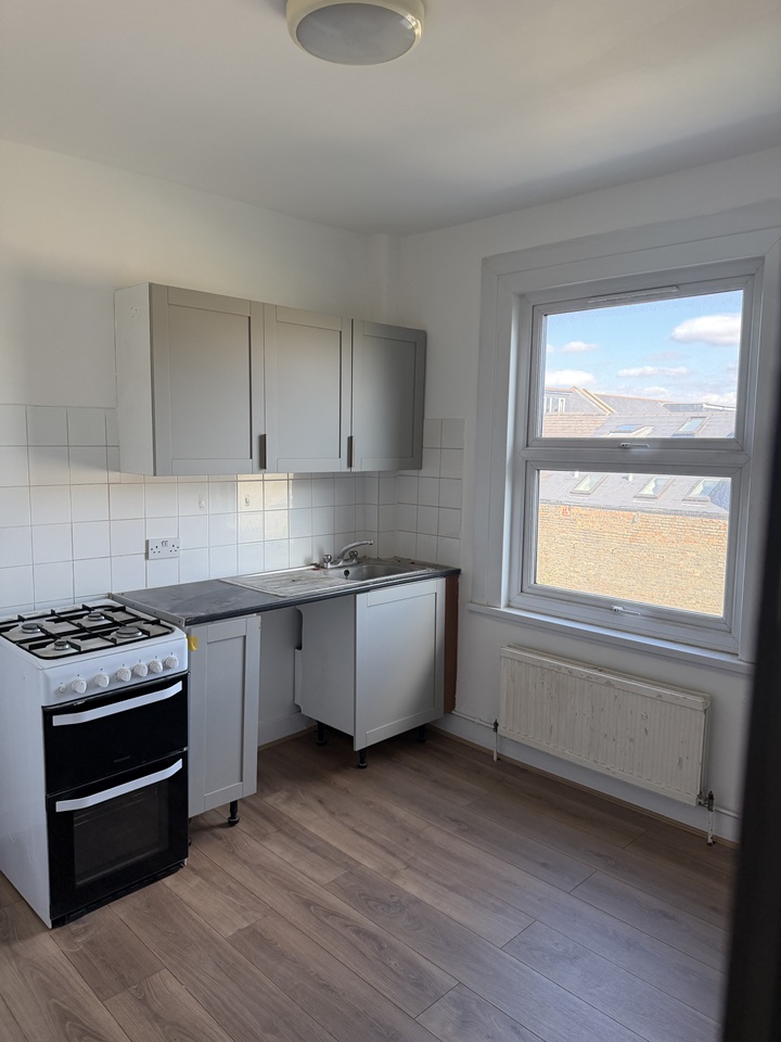 2 Bed Flat, Romilly Road, N4 photo 3