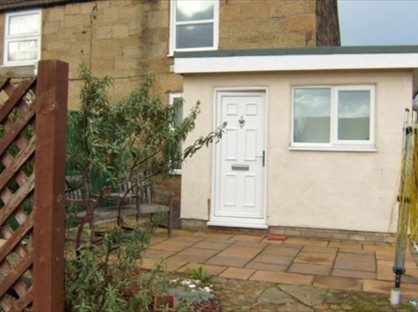 2 Bed Semi-Detached House, Wrexham Road, LL11