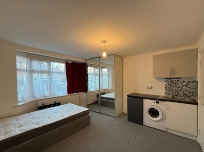 Studio Flat, Westleigh Gardens, HA8