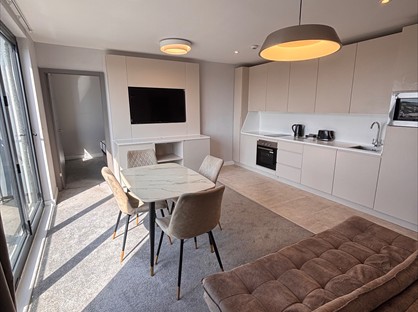 2 Bed Flat, Churchill Way, SK11