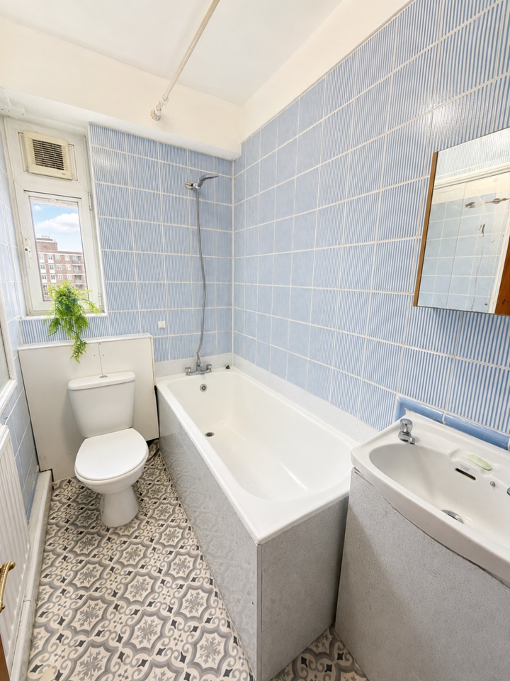 3 Bed Flat, Bronti Close, SE17 photo 2