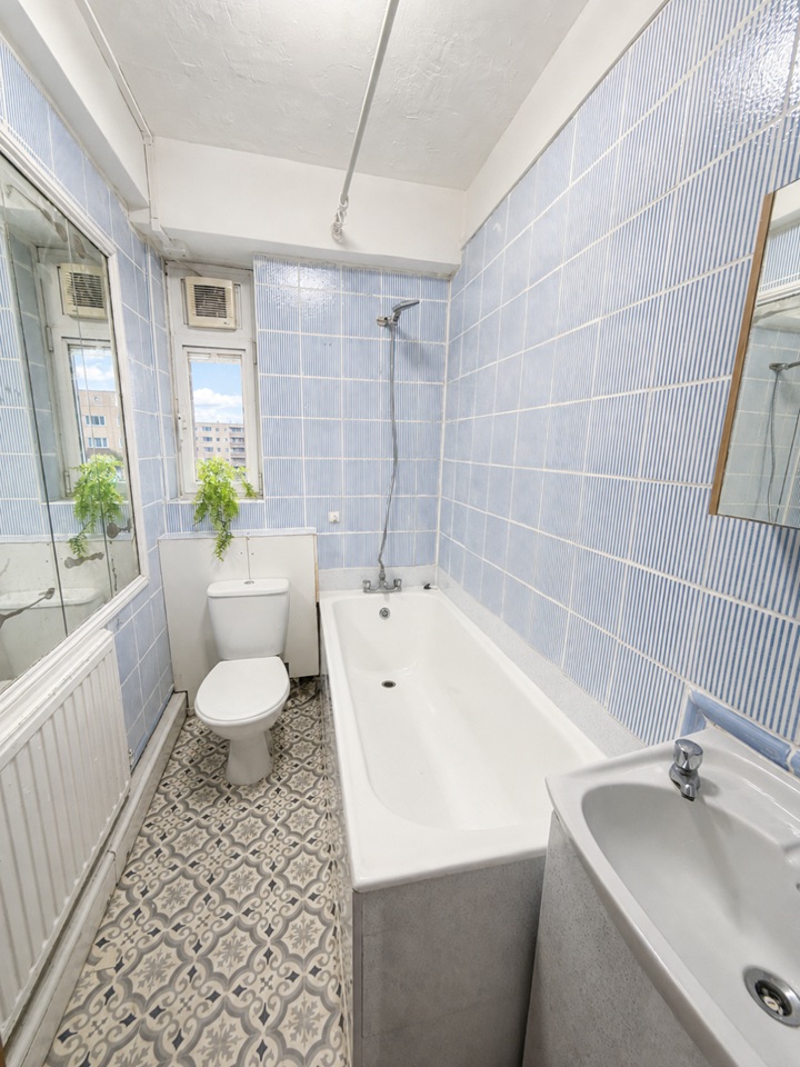 3 Bed Flat, Bronti Close, SE17 photo 3