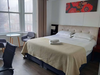 Studio Flat, St James's St, BN2