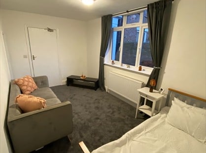 Studio Flat, Argyle Square, SR2