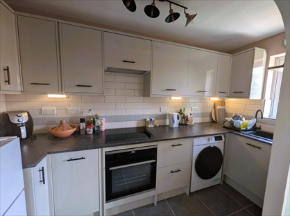 1 Bed Flat, Atholl House, RH1