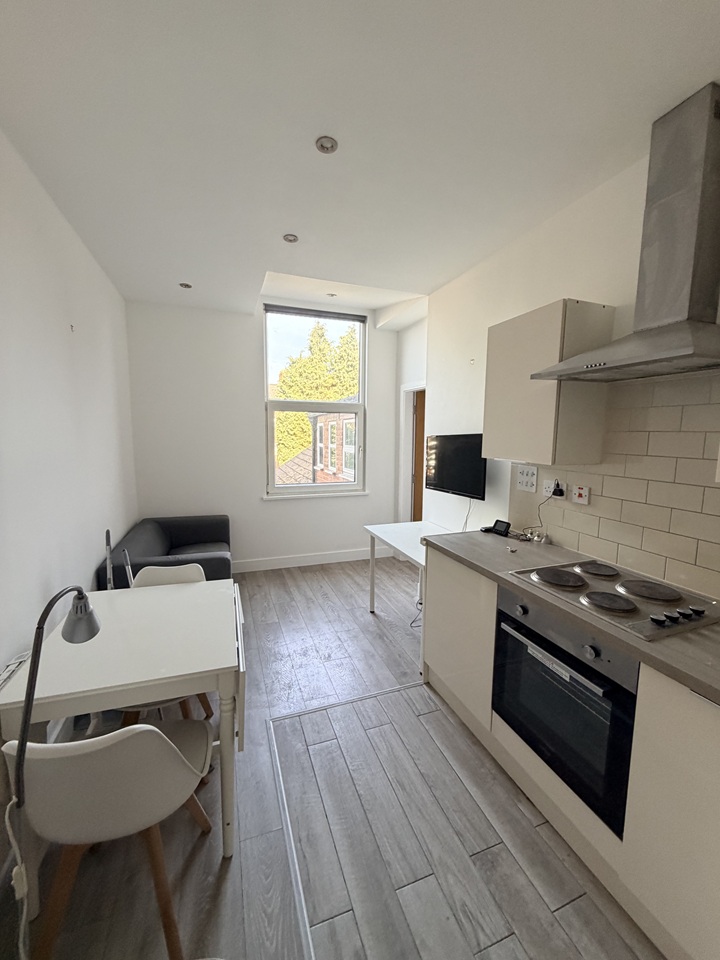 1 Bed Flat, Century House, LE2 photo 2